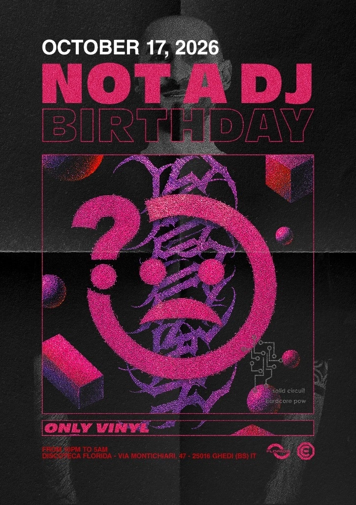 Poster Not a DJ Birthday con tipografia rosa e grafica a punto interrogativo